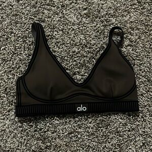 Alo yoga  airlift line up bra